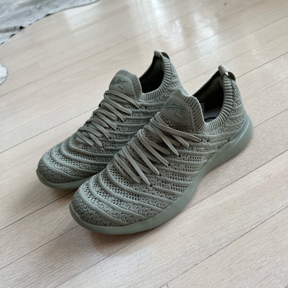 NWOT APL Women's TechLoom Wave Size 7 Sage Green - Picture 4 of 8